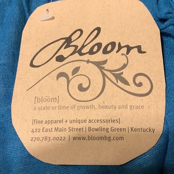 Whim Large Deep cut blouse. New with tags but see description - Picture 5 of 10